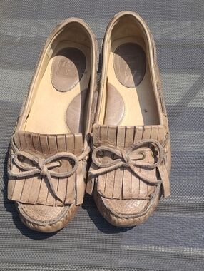 Frye Reagan Kiltie Tan Leather Fringe Moccasins with Bow *